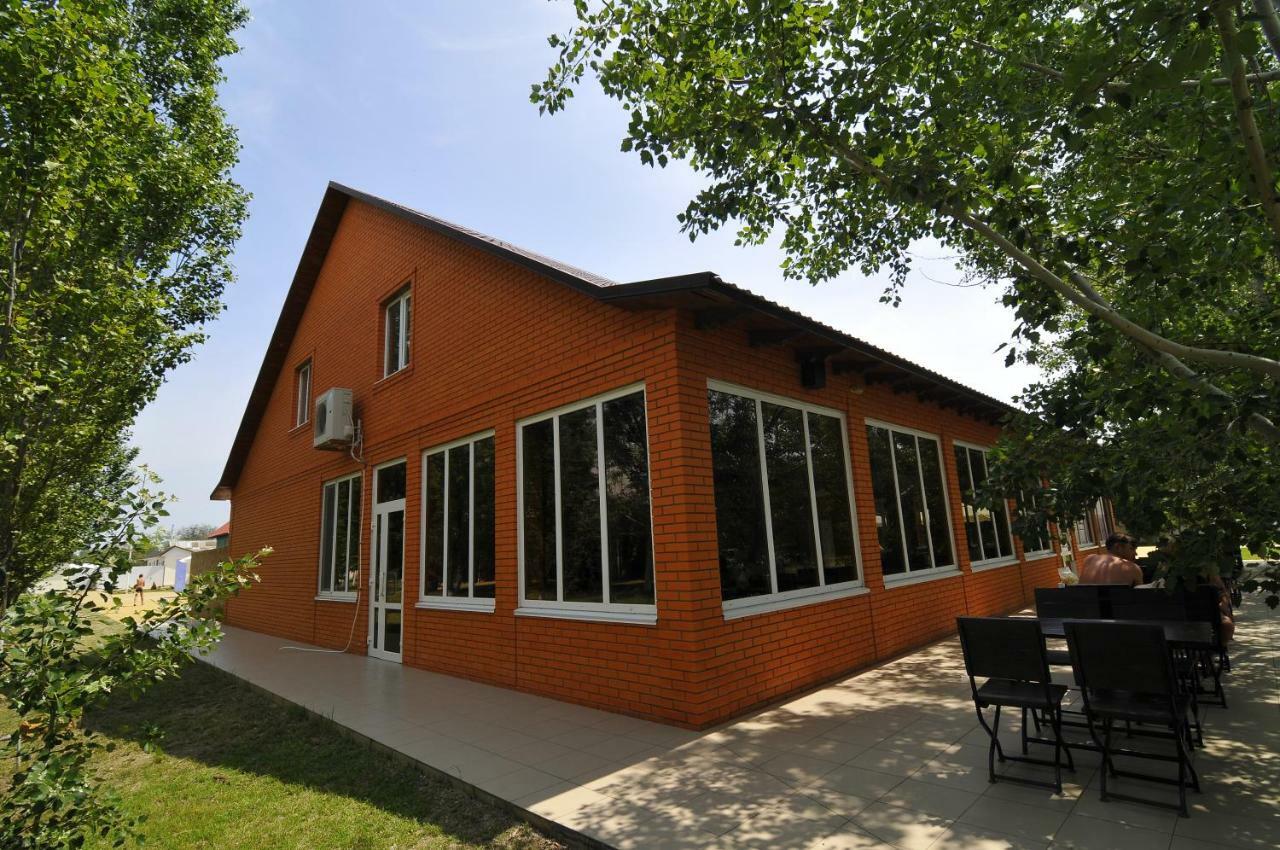 База Відпочинку "Сонячна" Primorskoje Exterior foto