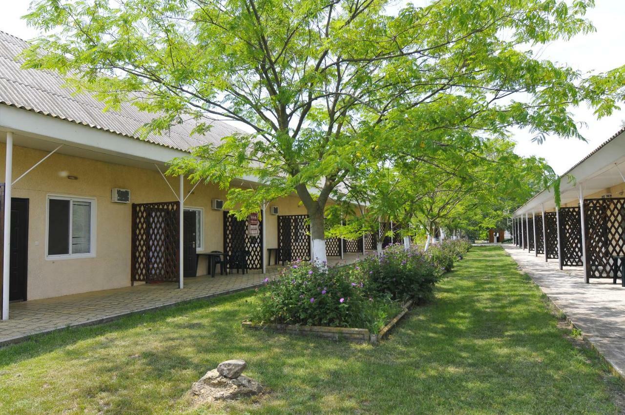 База Відпочинку "Сонячна" Primorskoje Exterior foto